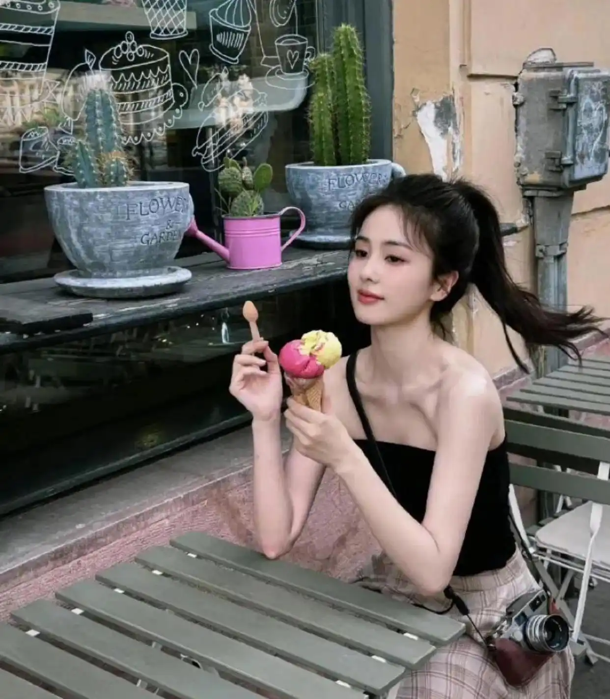 小骨架女明星_女明星真实身材路人视角_祝绪丹瘦成纸片人
