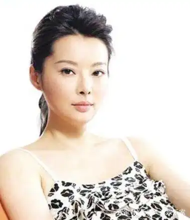 被爆黑历史较多的女明星，被包养、当小三、整容！她被黑的最奇葩